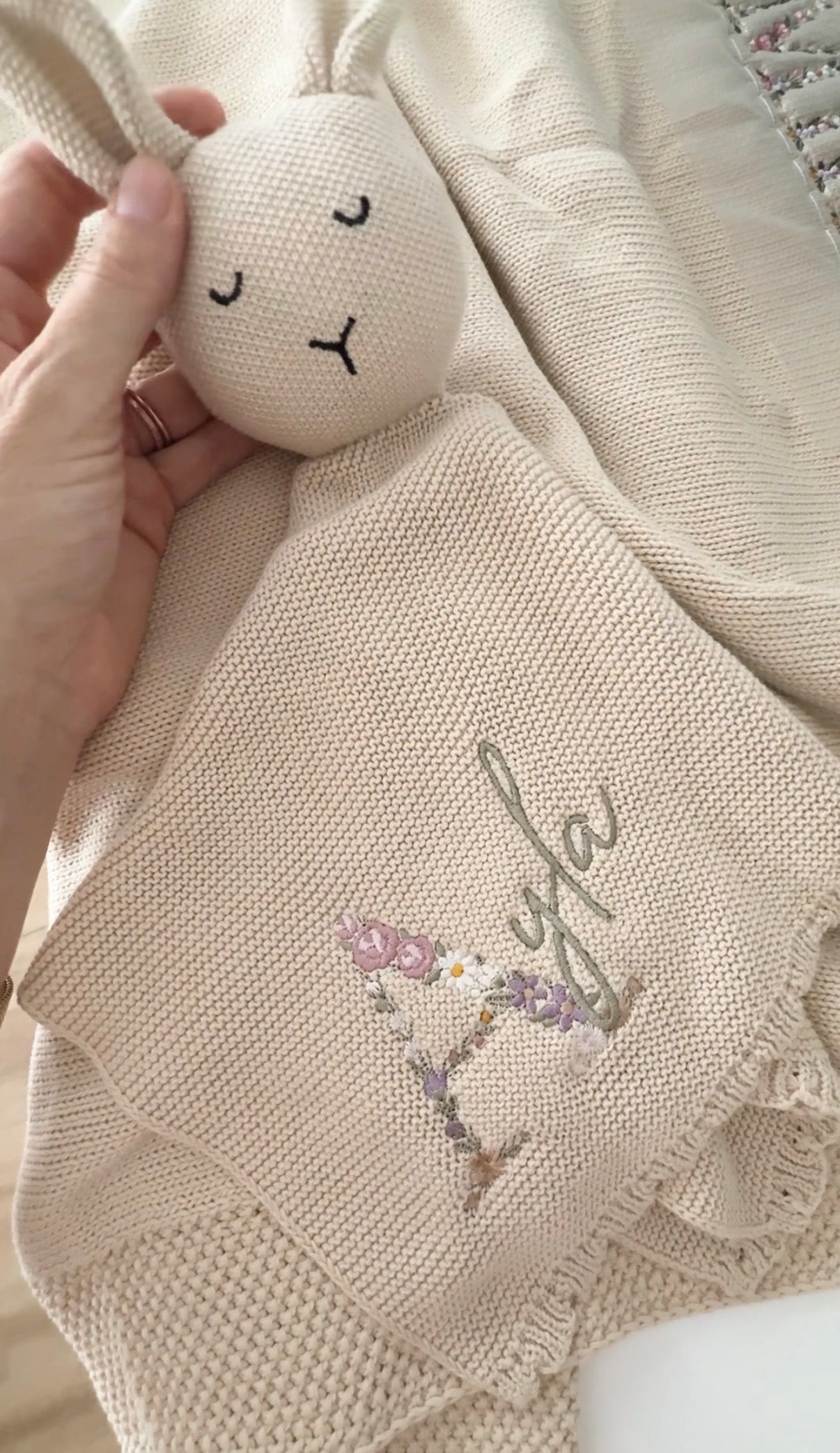 Rabbit comforter Floral embroidered letter